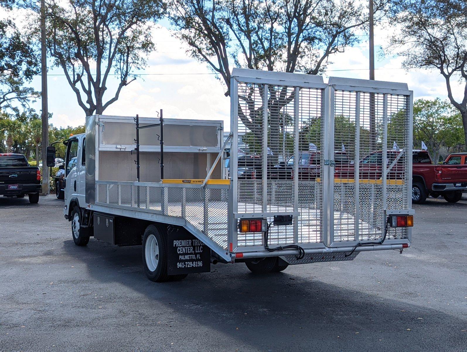 2024 Chevrolet Low Cab Forward 4500 Vehicle Photo in GREENACRES, FL 33463-3207