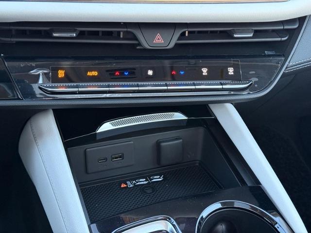 2025 Buick Envision Vehicle Photo in COLUMBIA, MO 65203-3903