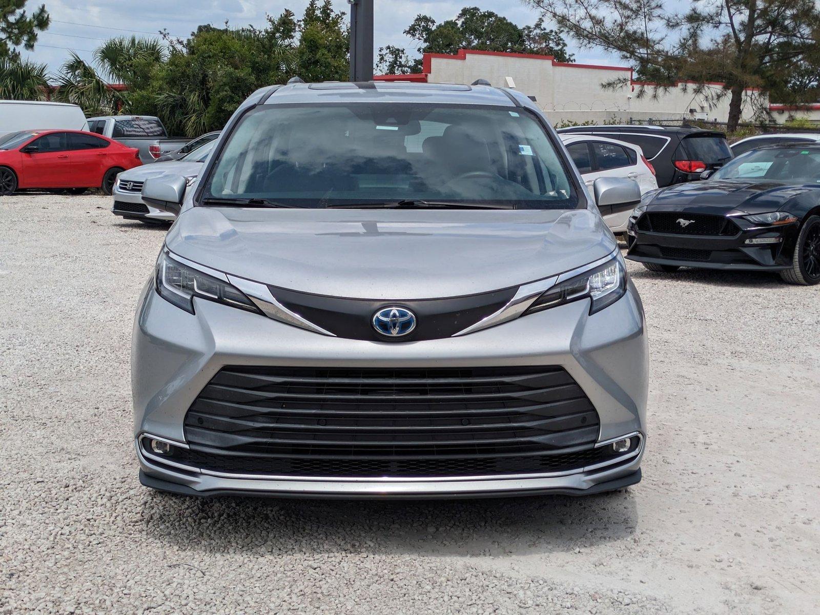2021 Toyota Sienna Vehicle Photo in Bradenton, FL 34207