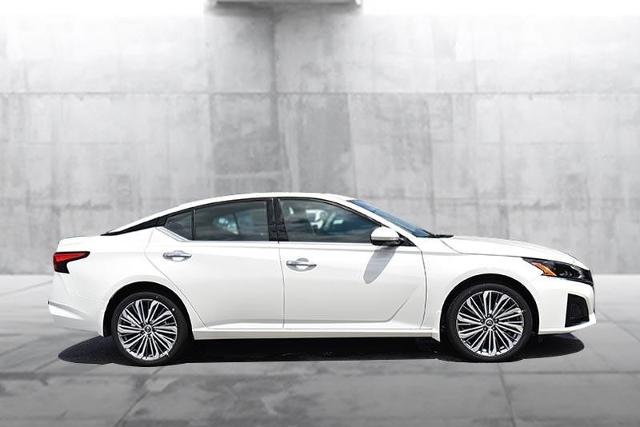 2025 Nissan Altima Vehicle Photo in Ballwin, MO 63011
