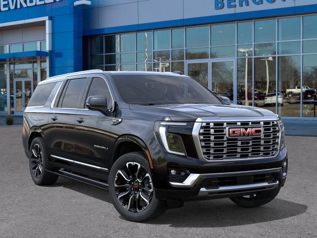 2025 GMC Yukon XL Vehicle Photo in OSHKOSH, WI 54904-7811