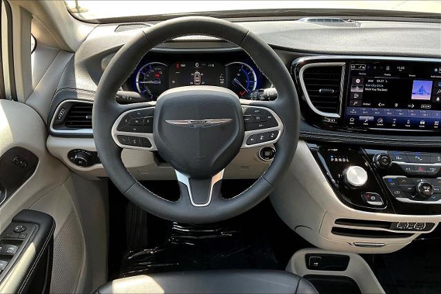 2024 Chrysler Pacifica Vehicle Photo in San Antonio, TX 78230