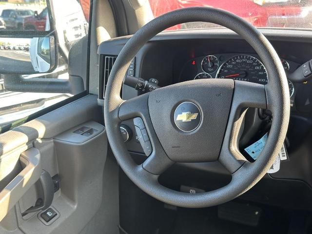 2024 Chevrolet Express Cutaway 3500 Vehicle Photo in COLUMBIA, MO 65203-3903