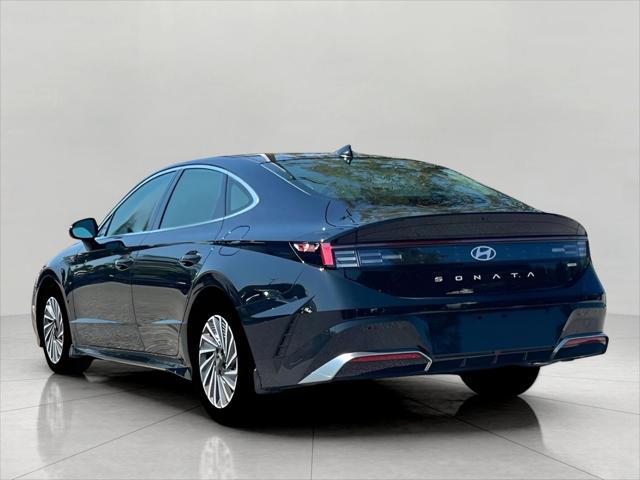 2025 Hyundai SONATA Hybrid Vehicle Photo in Green Bay, WI 54304