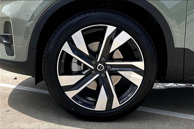 2025 Volvo XC40 Vehicle Photo in Houston, TX 77007