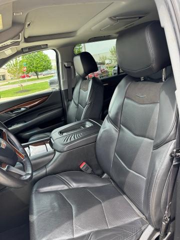 2017 Cadillac Escalade Vehicle Photo in Peoria, IL 61615