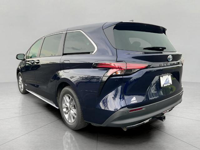 2021 Toyota Sienna Vehicle Photo in Oshkosh, WI 54904