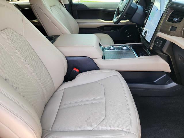 2024 Ford Expedition Vehicle Photo in DENTON, TX 76210-9321