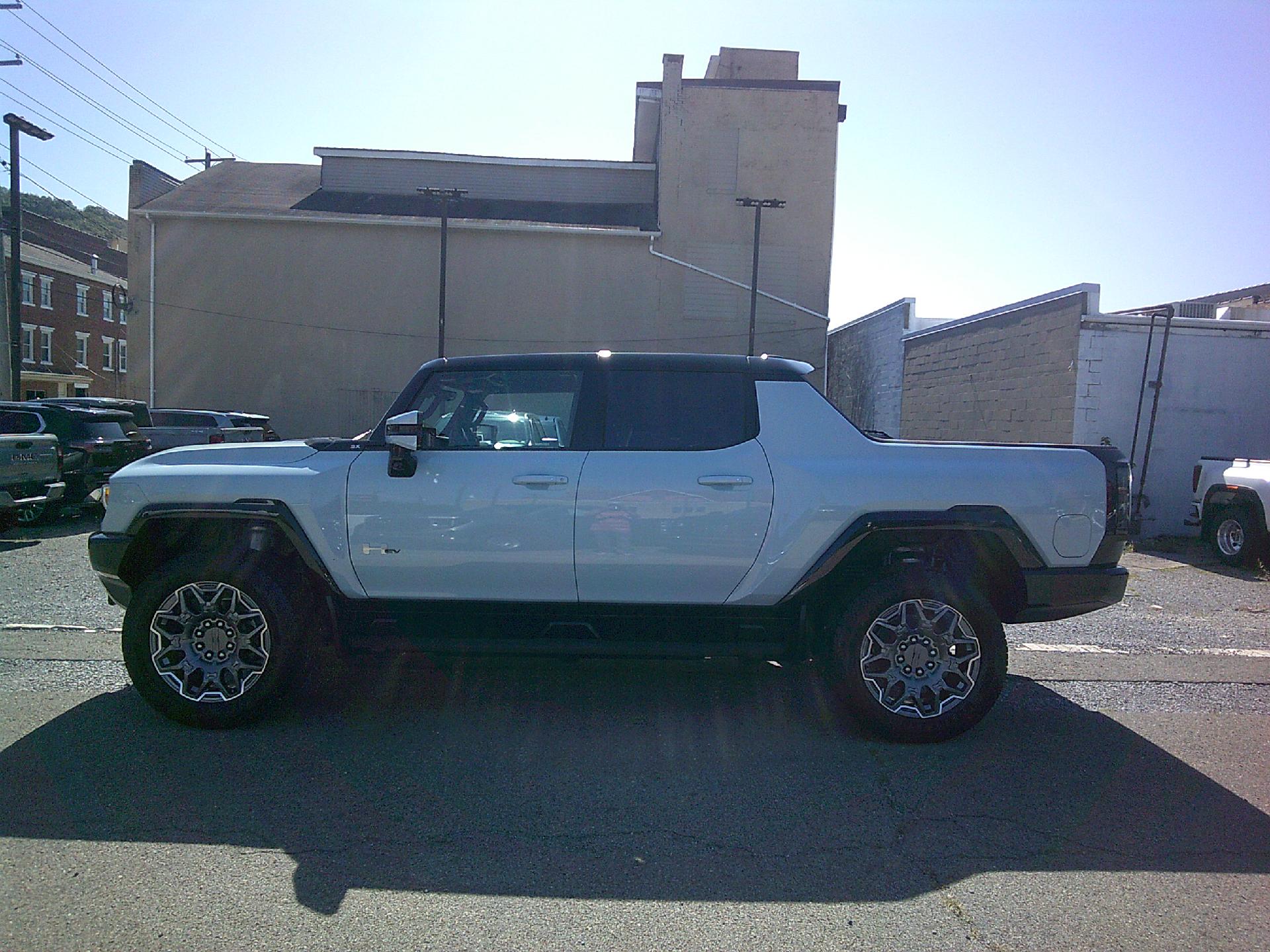 2025 GMC HUMMER EV Pickup Vehicle Photo in KITTANNING, PA 16201-1536