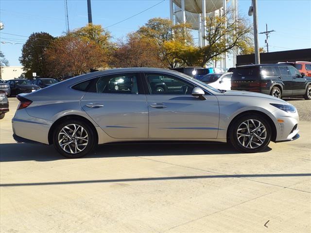 2023 Hyundai SONATA Vehicle Photo in Peoria, IL 61615