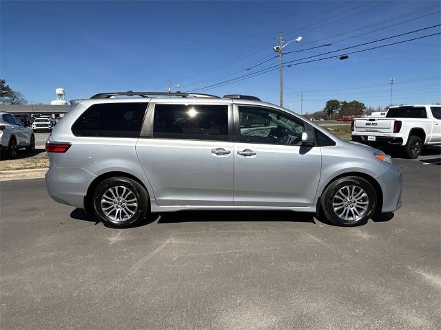 2020 Toyota Sienna Vehicle Photo in ALBERTVILLE, AL 35950-0246