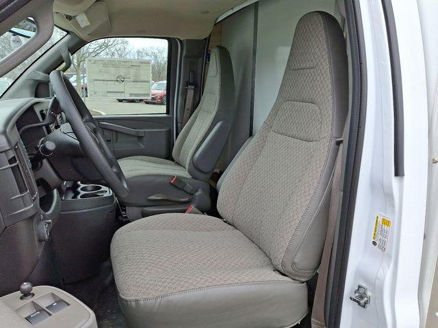 2025 GMC Savana Cutaway 3500 Vehicle Photo in DANBURY, CT 06810-5034