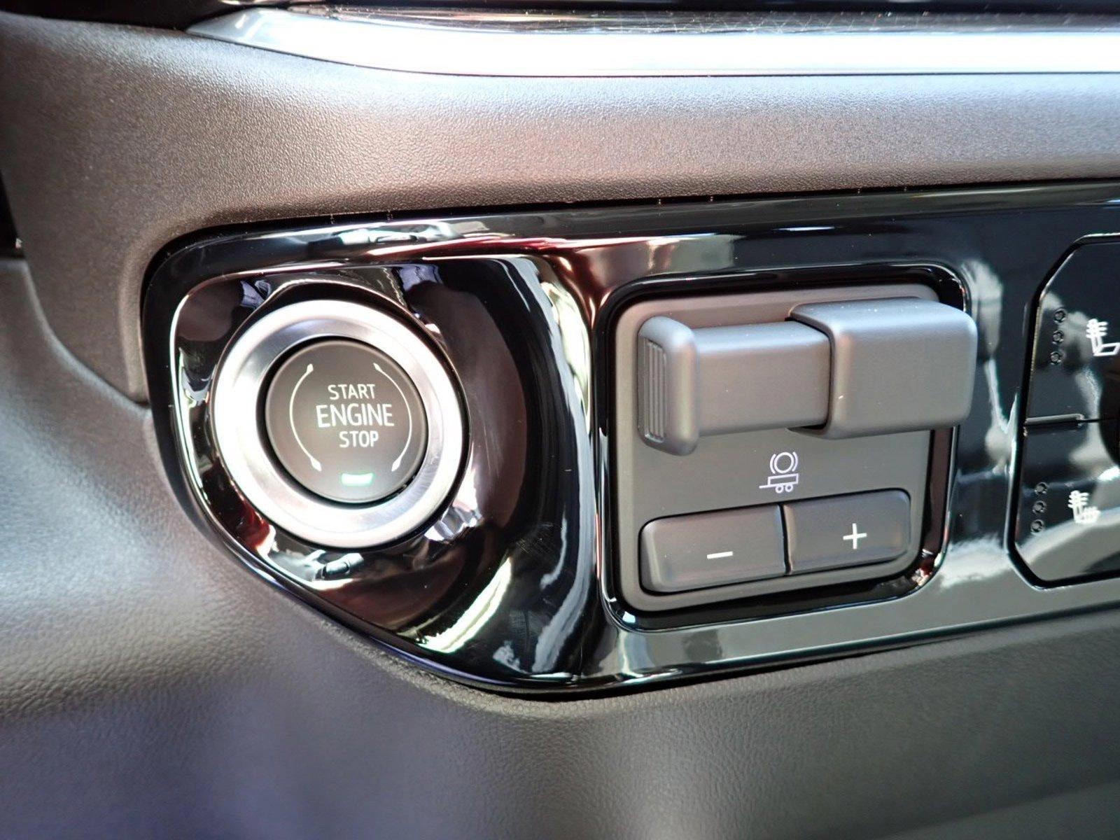 2025 Chevrolet Silverado 2500 HD Vehicle Photo in DENVER, CO 80221-3610