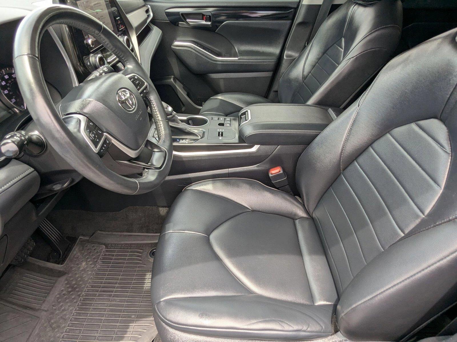 2023 Toyota Highlander Vehicle Photo in Panama City, FL 32401