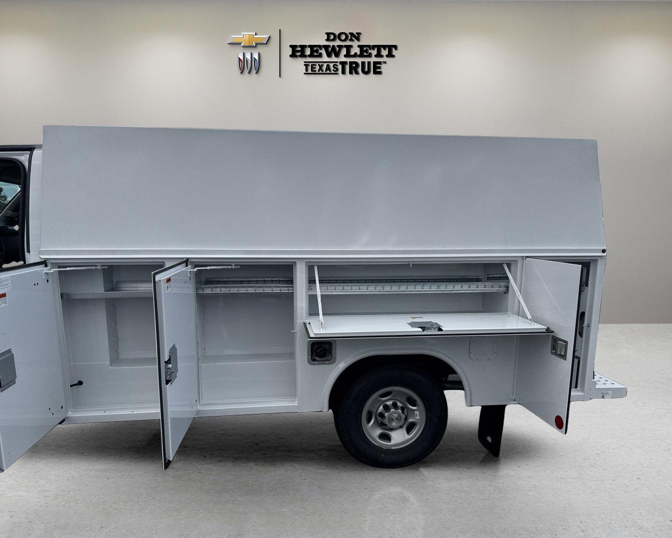 2025 Chevrolet Express Cutaway 3500 Vehicle Photo in GEORGETOWN, TX 78626-7508