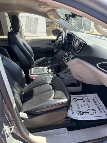2023 Chrysler Pacifica Vehicle Photo in Winslow, AZ 86047-2439