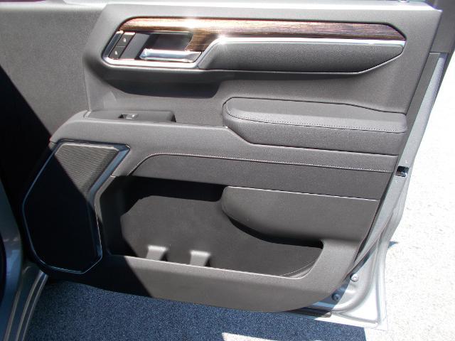 2025 GMC Sierra 1500 Vehicle Photo in LOWELL, MA 01852-4336