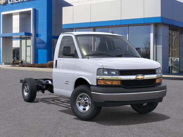 2025 Chevrolet Express Cutaway 3500 Vehicle Photo in DANBURY, CT 06810-5034