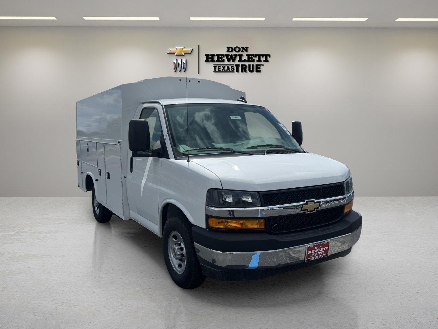 2025 Chevrolet Express Cutaway 3500 Vehicle Photo in GEORGETOWN, TX 78626-7508
