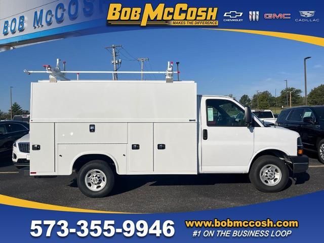 2024 Chevrolet Express Cutaway 3500 Vehicle Photo in COLUMBIA, MO 65203-3903