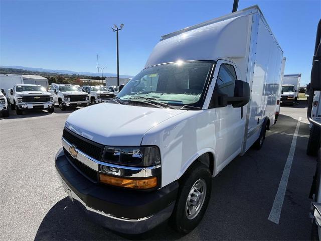 2024 Chevrolet Express Cutaway 3500 Vehicle Photo in ALCOA, TN 37701-3235