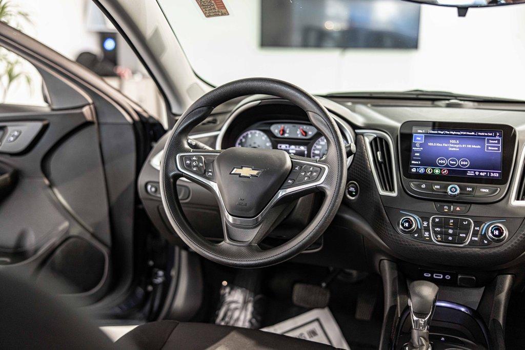 2023 Chevrolet Malibu Vehicle Photo in Saint Charles, IL 60174