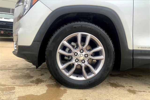 2022 GMC Terrain Vehicle Photo in TOPEKA, KS 66609-0000