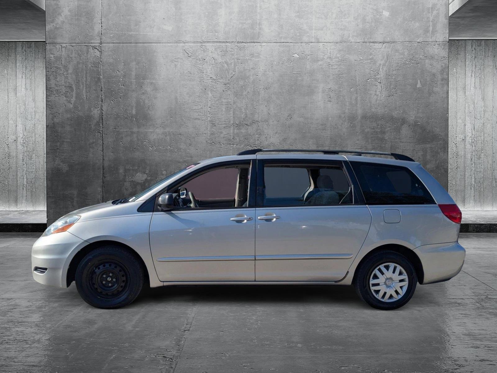 2007 Toyota Sienna Vehicle Photo in Tampa, FL 33614