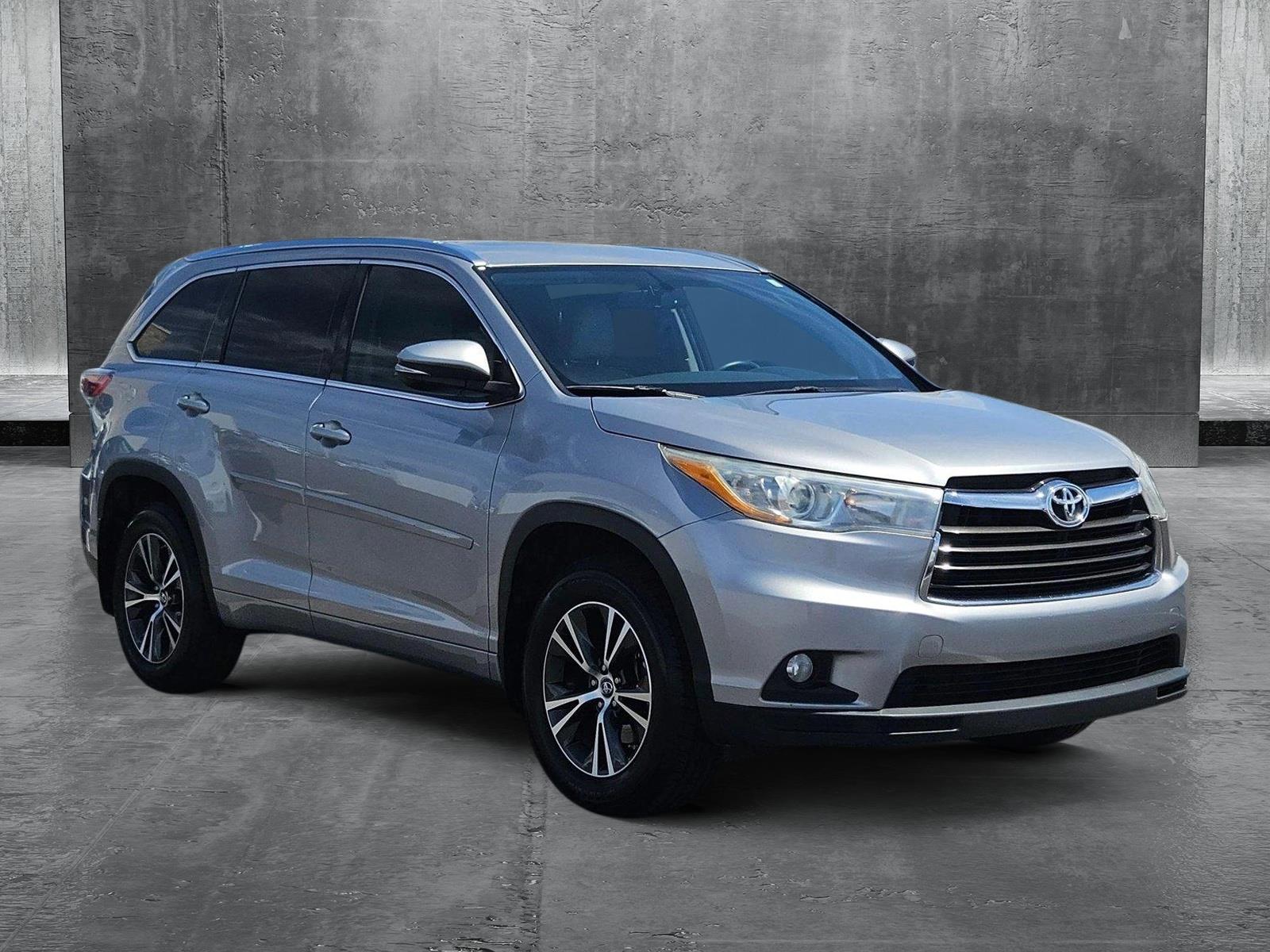 2016 Toyota Highlander Vehicle Photo in GILBERT, AZ 85297-0446