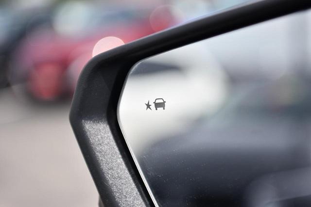 2020 Chevrolet Equinox Vehicle Photo in Ballwin, MO 63011
