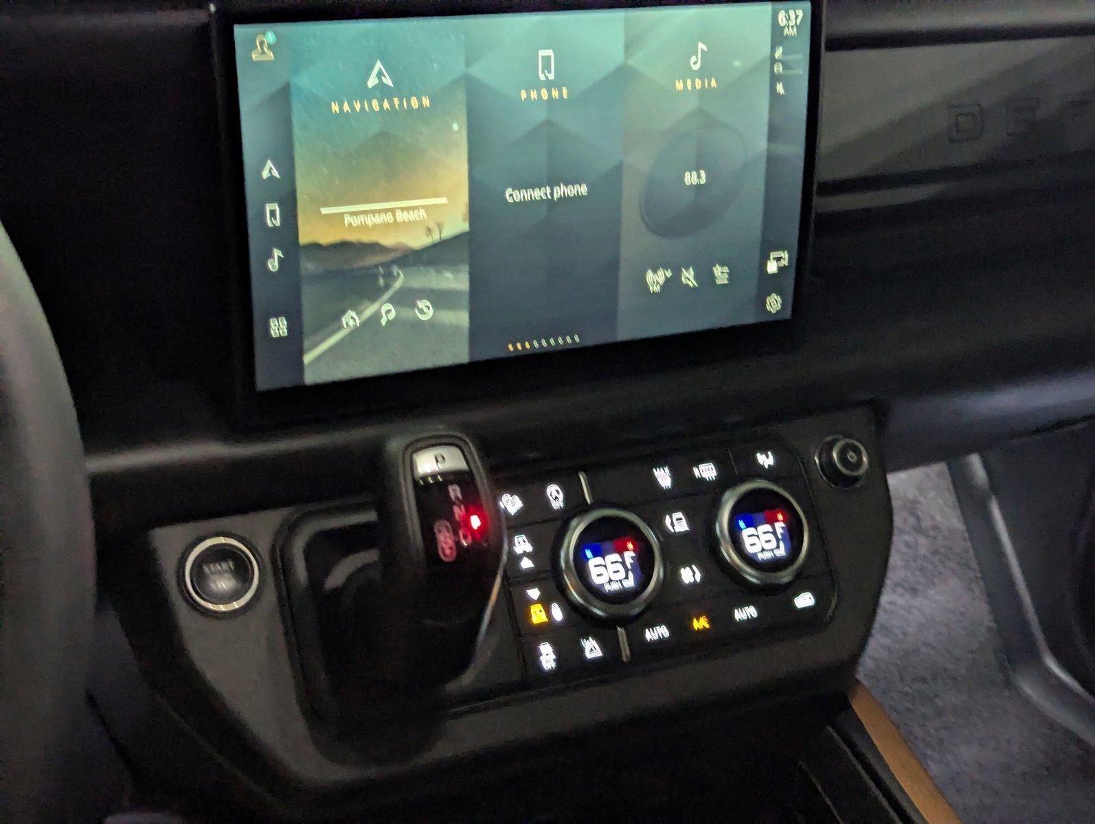 2024 Land Rover Defender Vehicle Photo in Pompano Beach, FL 33064