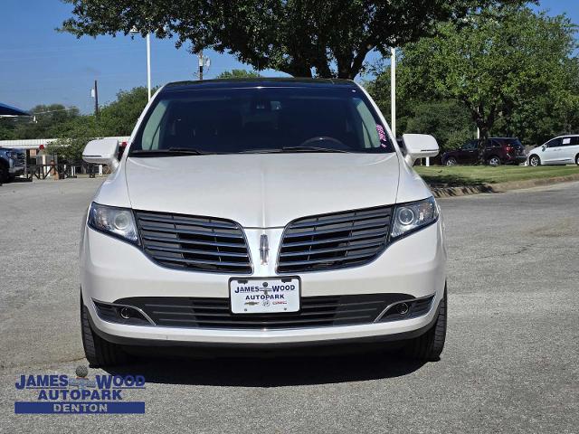 2017 Lincoln MKT Vehicle Photo in DENTON, TX 76210-9321