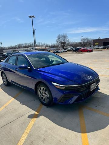 2024 Hyundai ELANTRA Vehicle Photo in Peoria, IL 61615