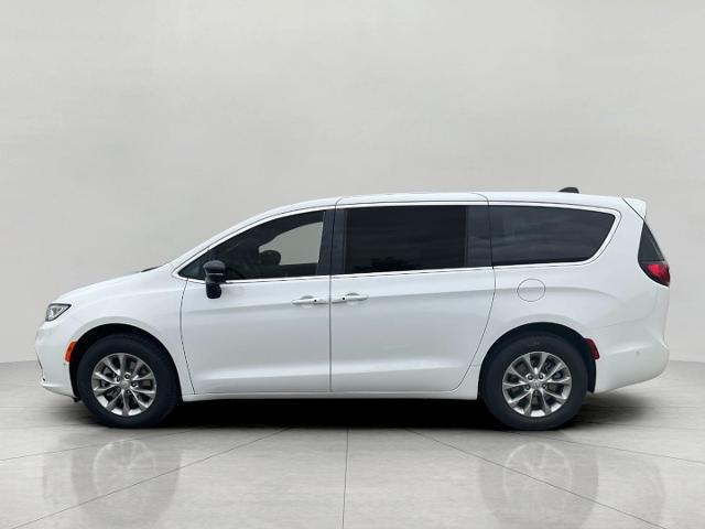 2025 Chrysler Pacifica Vehicle Photo in Kaukauna, WI 54130