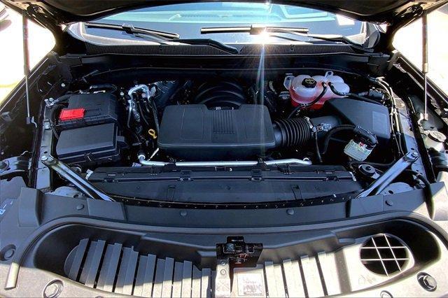 2025 Chevrolet Suburban Vehicle Photo in KANSAS CITY, MO 64114-4502