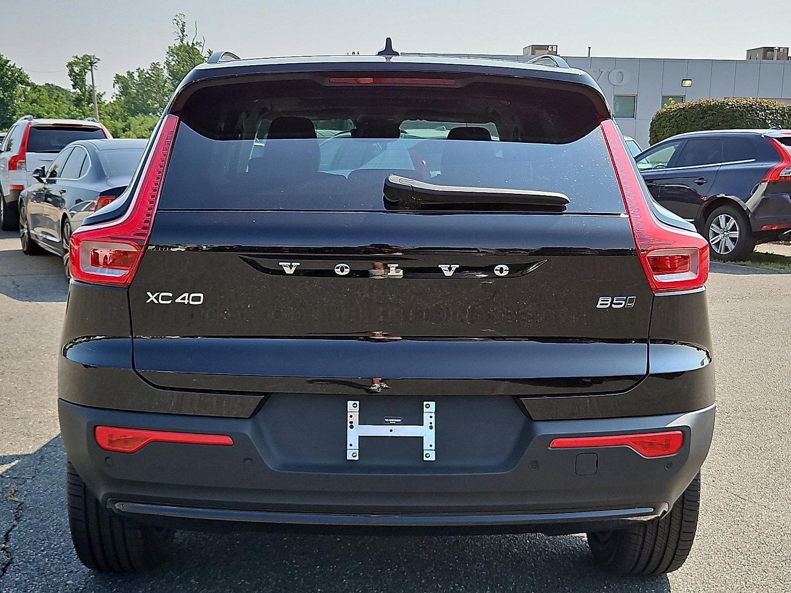 2026 Volvo XC40 Vehicle Photo in Trevose, PA 19053