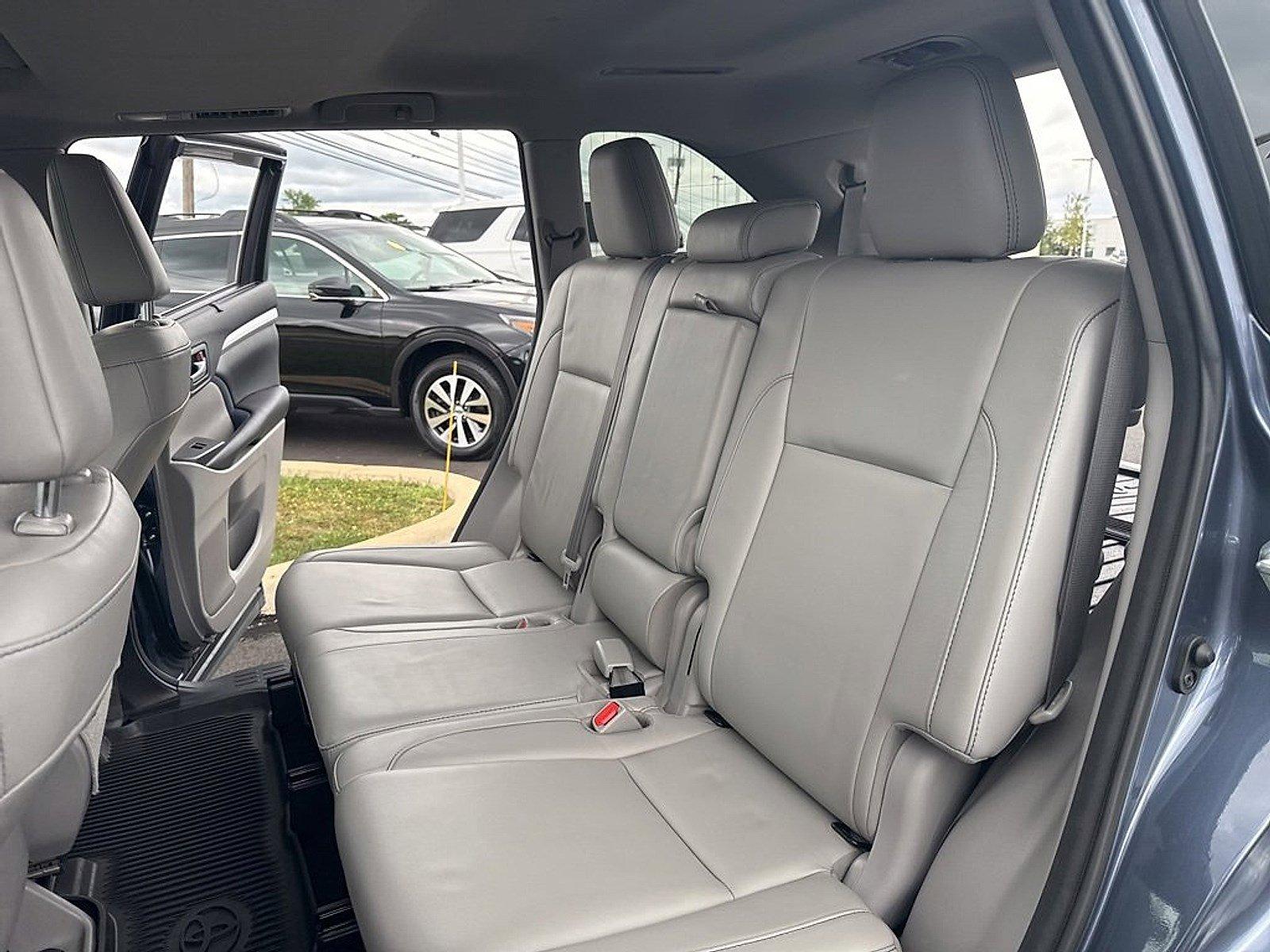 2018 Toyota Highlander Vehicle Photo in Harrisburg, PA 17111