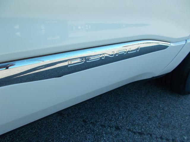 2023 GMC Acadia Vehicle Photo in LOWELL, MA 01852-4336