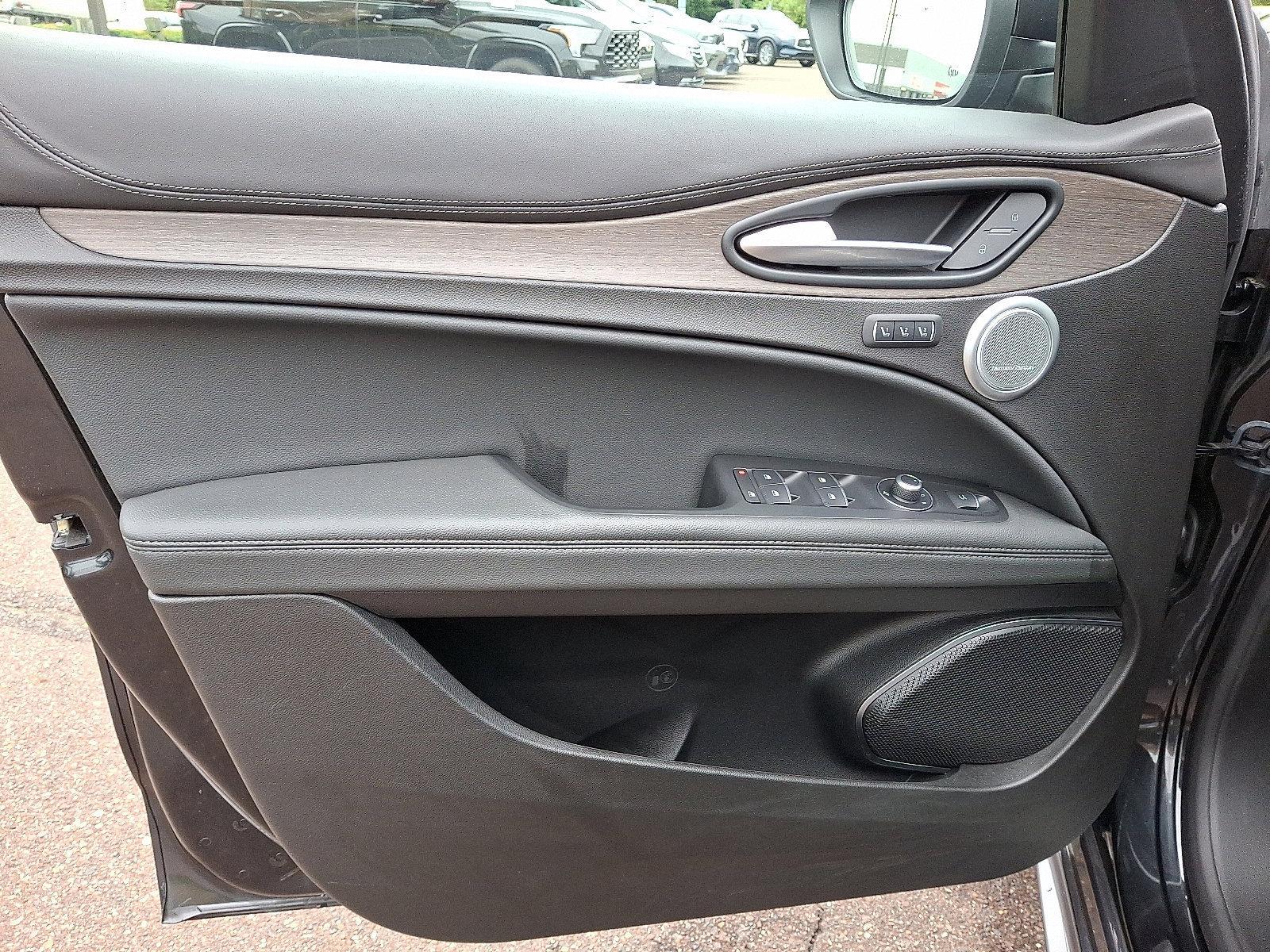 2022 Alfa Romeo Stelvio Vehicle Photo in Willow Grove, PA 19090