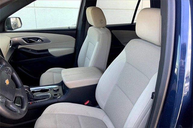 2022 Chevrolet Traverse Vehicle Photo in TOPEKA, KS 66609-0000