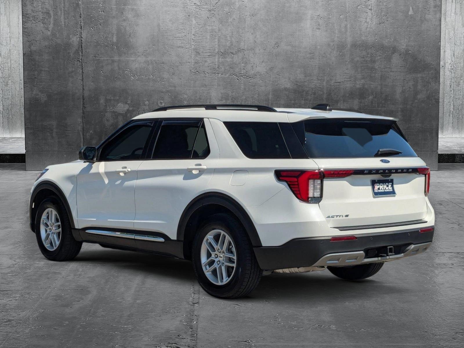 2025 Ford Explorer Vehicle Photo in St. Petersburg, FL 33713