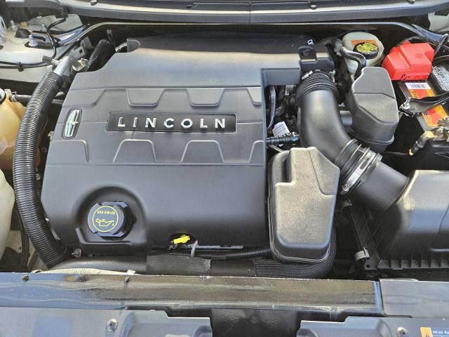 2017 Lincoln MKT Vehicle Photo in DENTON, TX 76210-9321