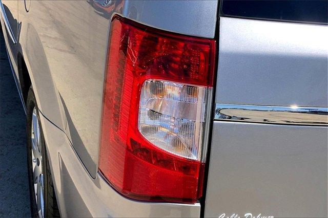 2016 Chrysler Town & Country Vehicle Photo in TOPEKA, KS 66609-0000