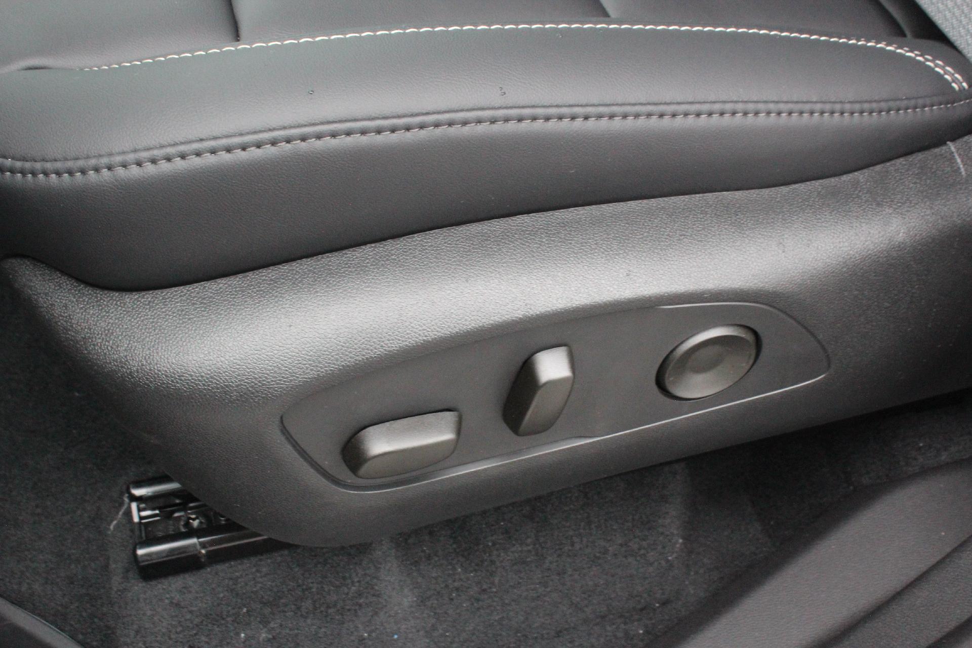 2025 GMC Acadia Vehicle Photo in AURORA, CO 80012-4011