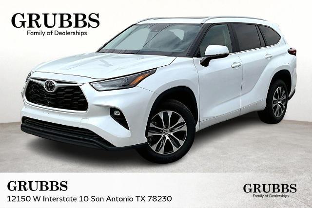 Select 2023 Toyota Highlander