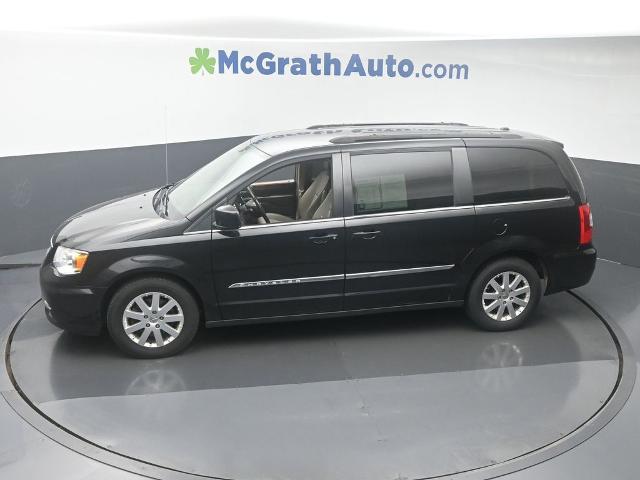 2016 Chrysler Town & Country Vehicle Photo in Cedar Rapids, IA 52402
