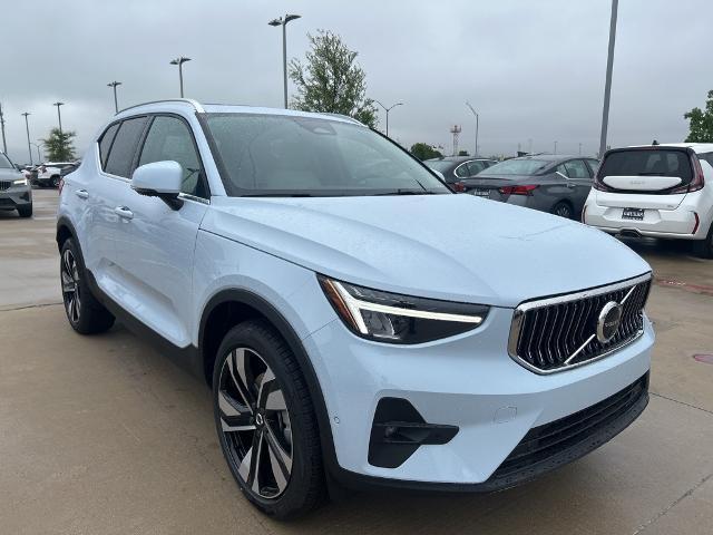 2025 Volvo XC40 Vehicle Photo in Grapevine, TX 76051