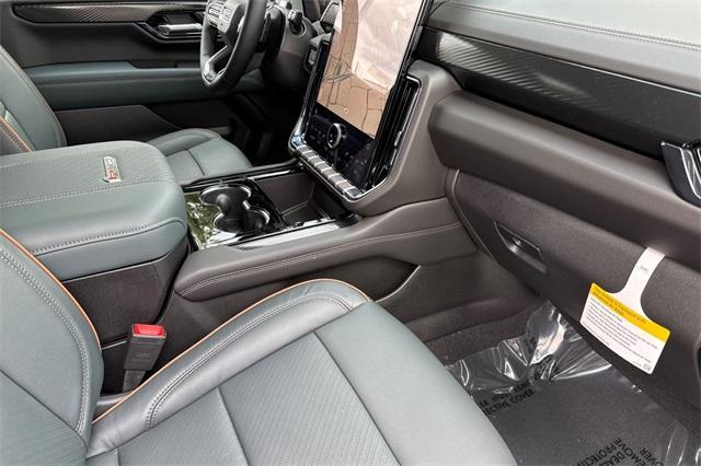 2025 GMC Yukon XL Vehicle Photo in ELK GROVE, CA 95757-8703