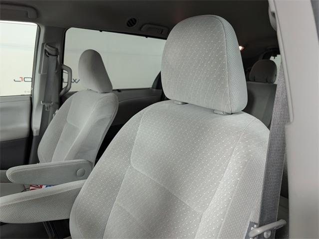 2018 Toyota Sienna Vehicle Photo in ENGLEWOOD, CO 80113-6708