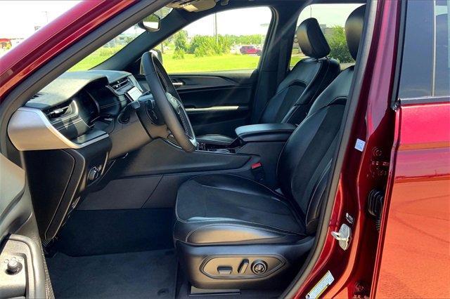 2023 Jeep Grand Cherokee Vehicle Photo in TOPEKA, KS 66609-0000